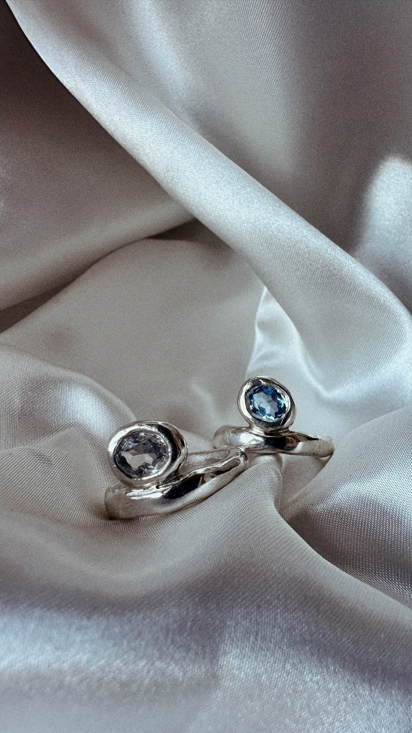 Lumen - Sapphire Sculptural Band