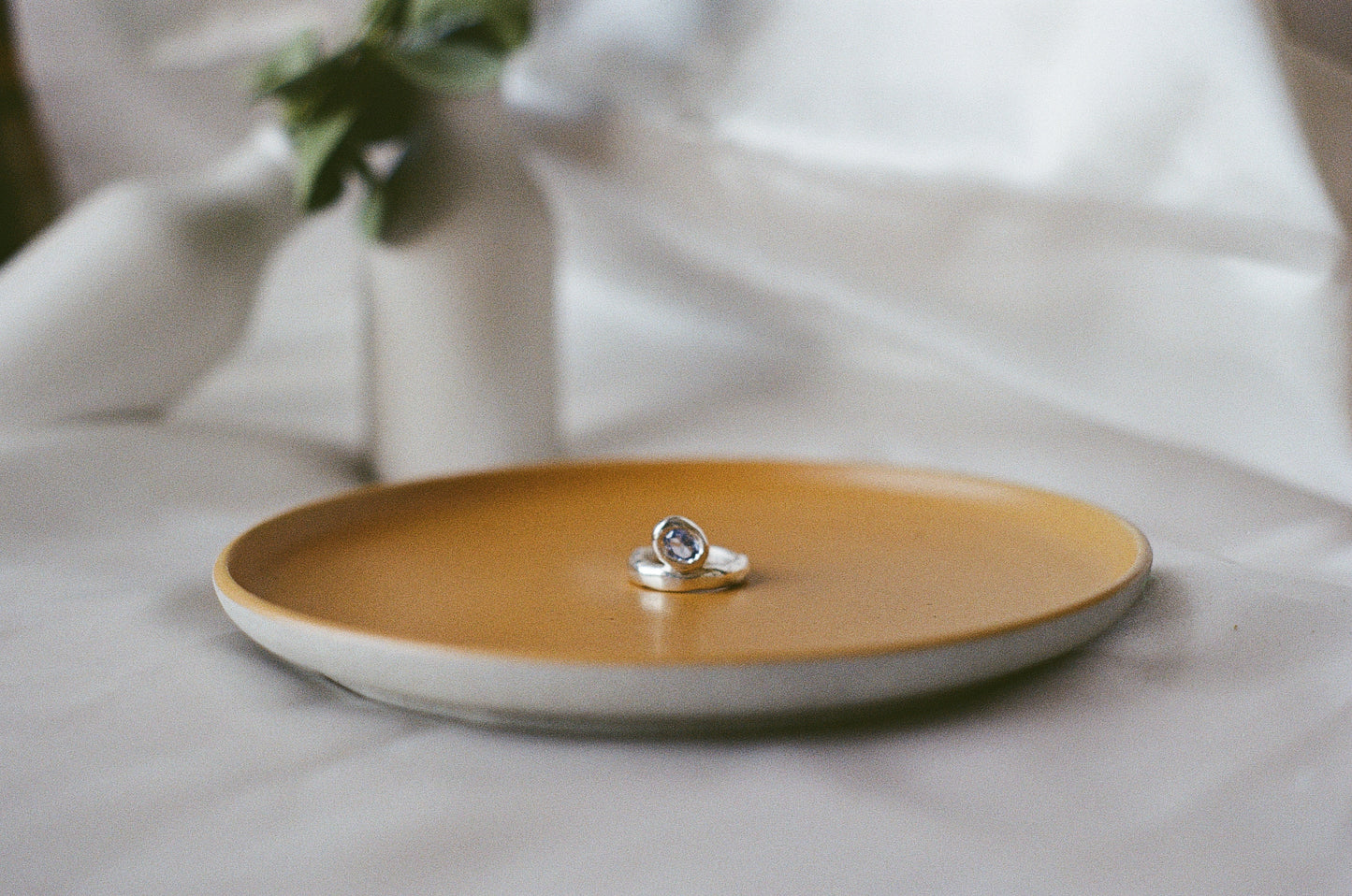 Lumen - Sapphire Sculptural Band