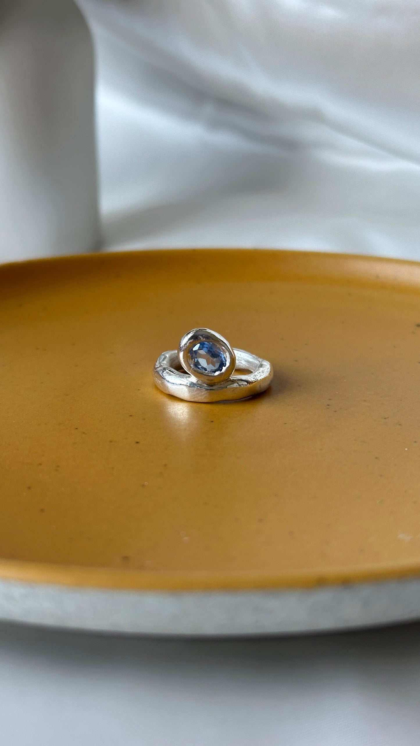 Lumen - Sapphire Sculptural Band